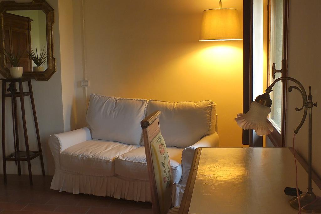 Corte Di Maggio B&B Country House Imola Værelse billede